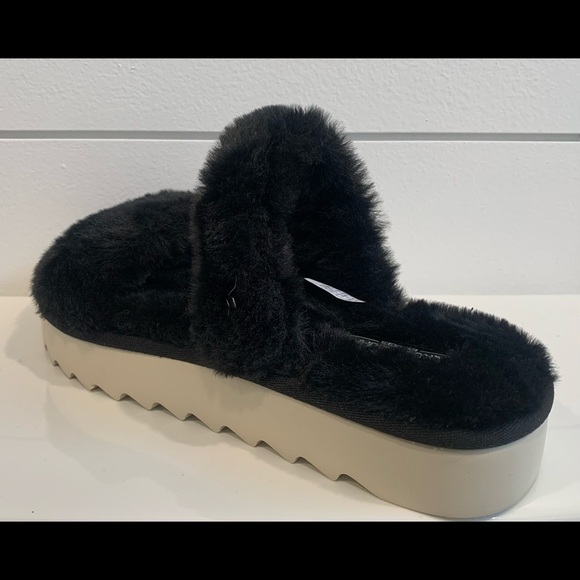 𝅺koolaburra BY UGG NEW WOMEN’S FUZZ-ON‎ SLIDE SANDALS SLIPPERS BLACK. - Picture 3 of 7